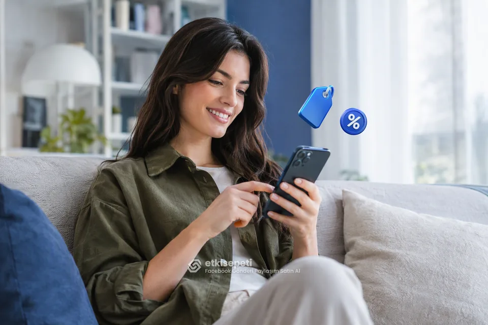 Facebook Gönderi Paylaşım paket fiyatlarını inceleyen bir kullanıcı