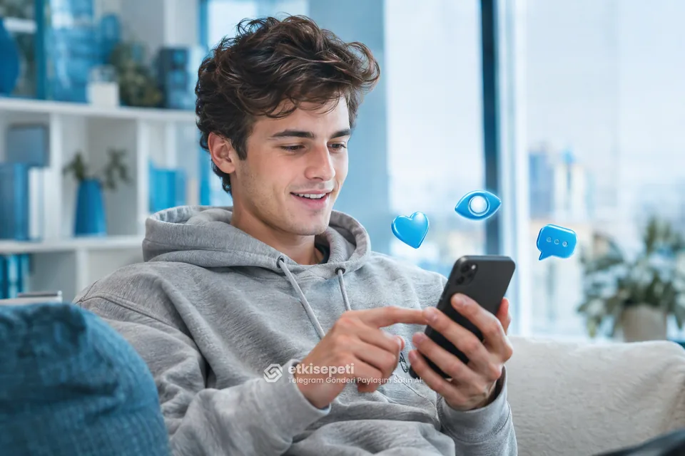 Diğer Telegram hizmetlerine göz atan bir kullanıcı